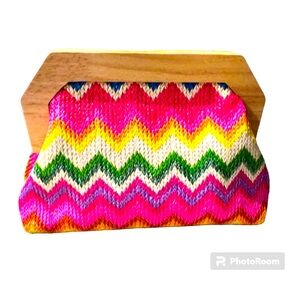 NEW Shiraleah The SHIRALEAH BIANCA CLUTCH Multi color Chevron with Wooded Handle